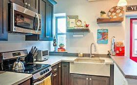 Walkable Studio Apartment In Downtown Livingston!